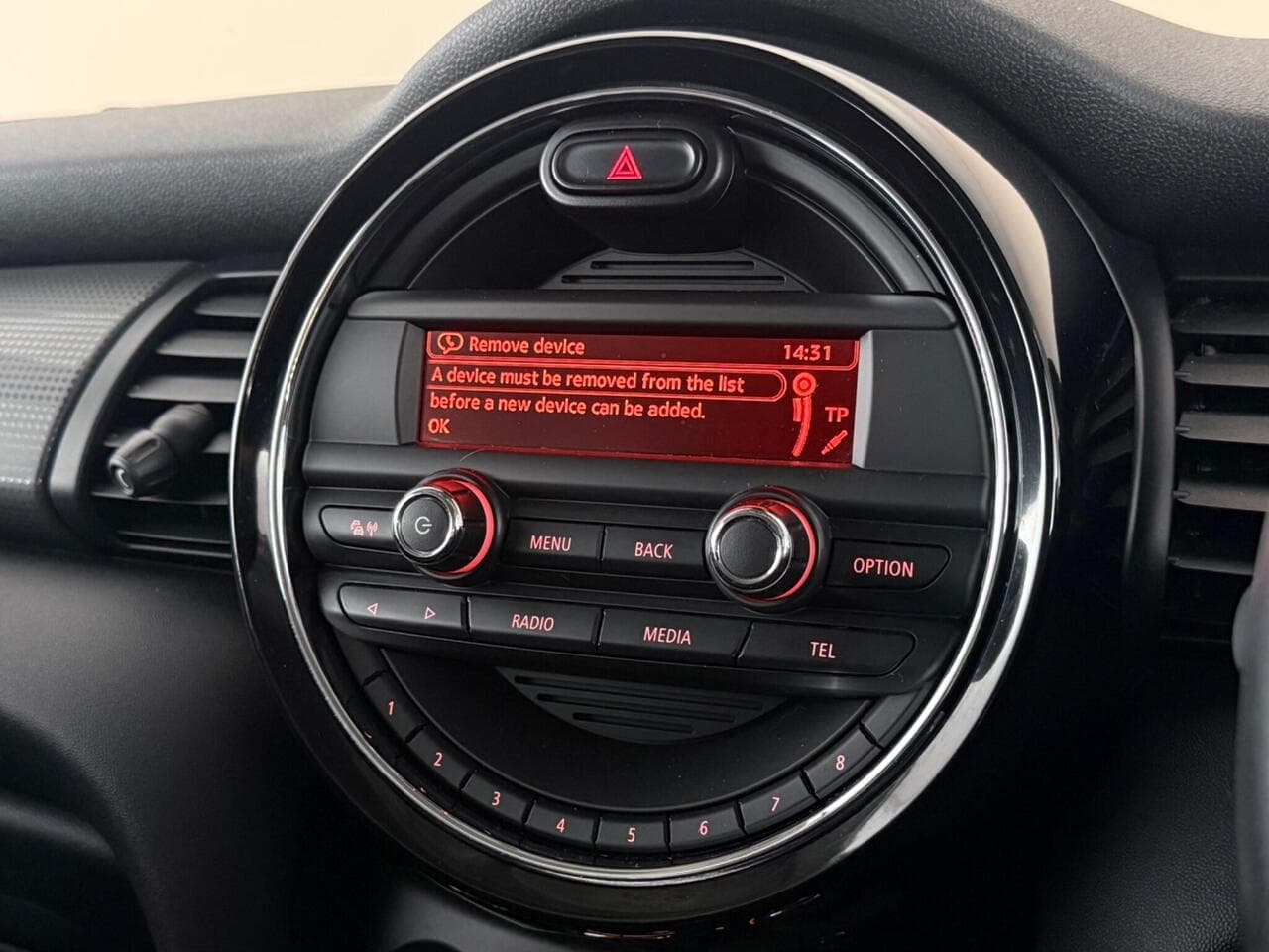 MINI Hatch thumbnail Infotainment System