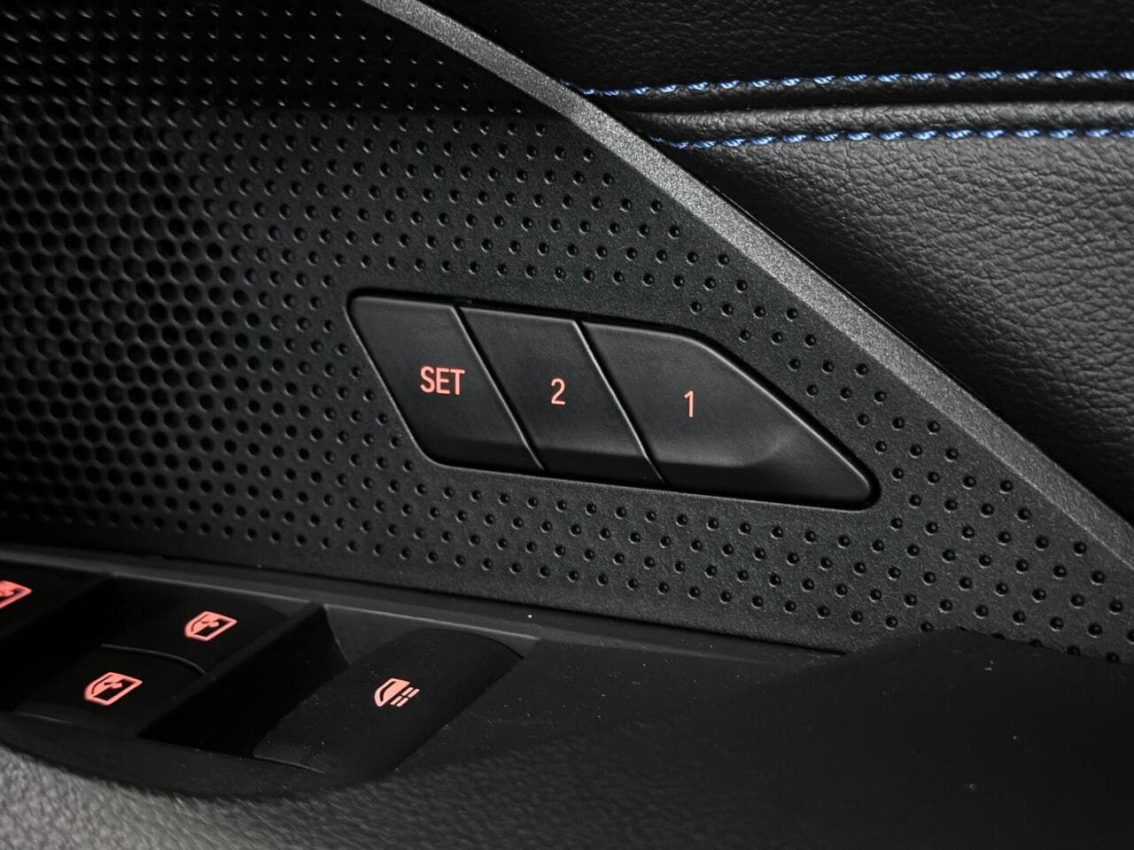 BMW 4 Series thumbnail Misc Controls