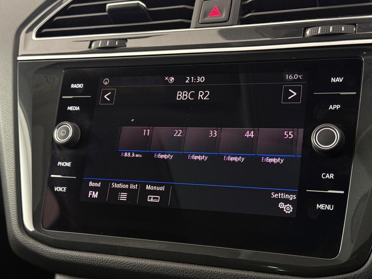 Volkswagen Tiguan thumbnail Infotainment System