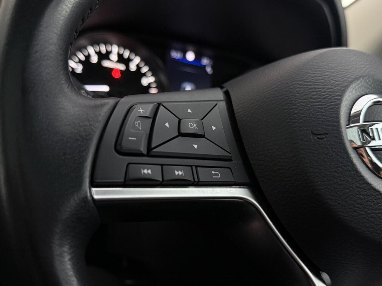 Nissan Qashqai thumbnail Misc Controls