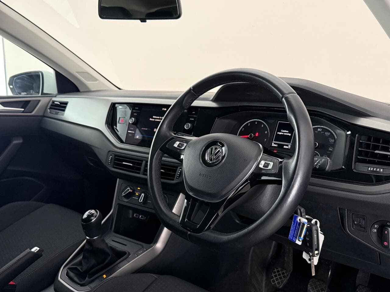 Volkswagen Polo thumbnail Interior Front