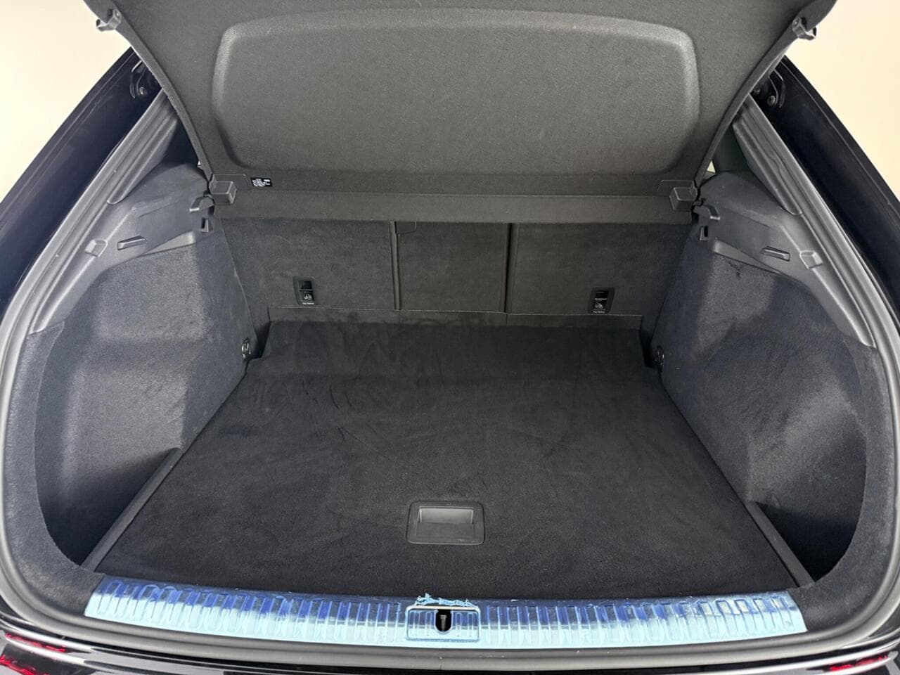 Audi Q3 thumbnail Boot