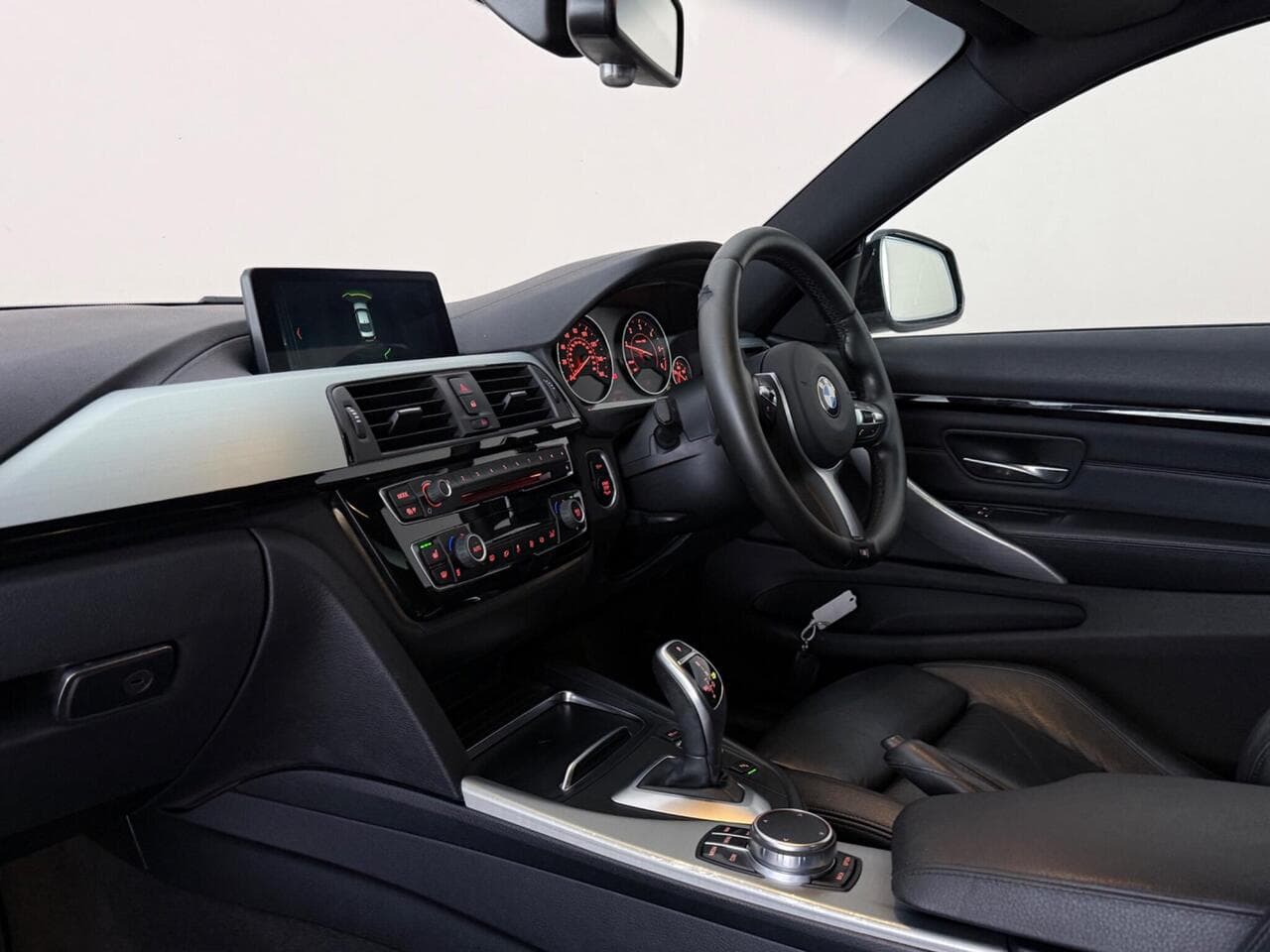 BMW 4 Series thumbnail Interior Front