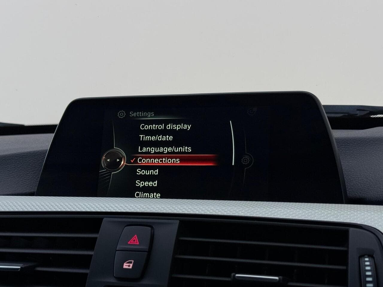 BMW 3 Series Gran Turismo thumbnail Infotainment System