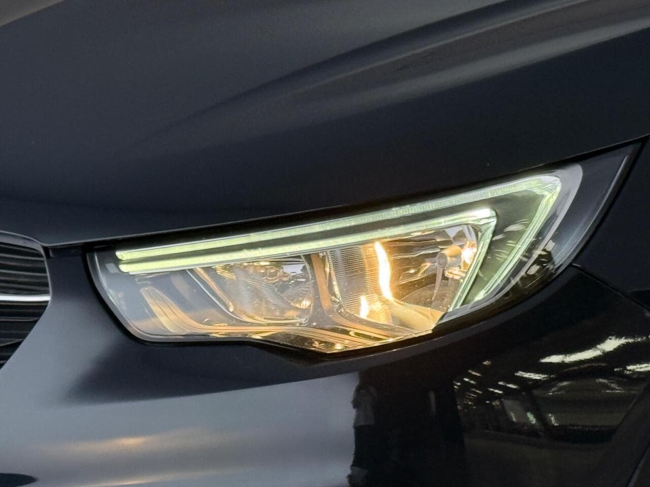 Vauxhall Grandland X thumbnail Lights Front
