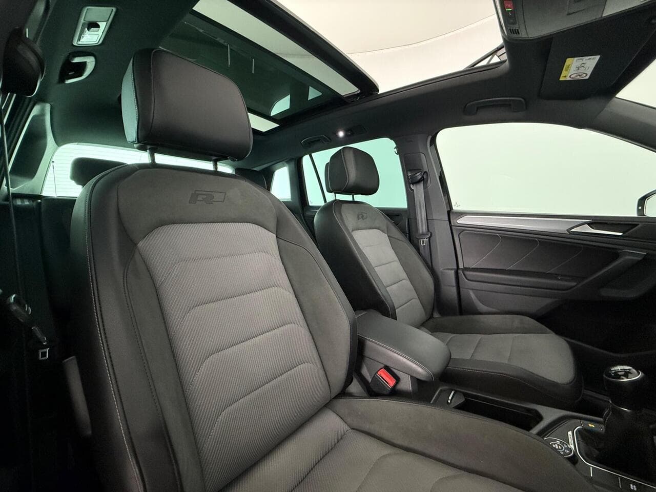 Volkswagen Tiguan thumbnail Seat Driver