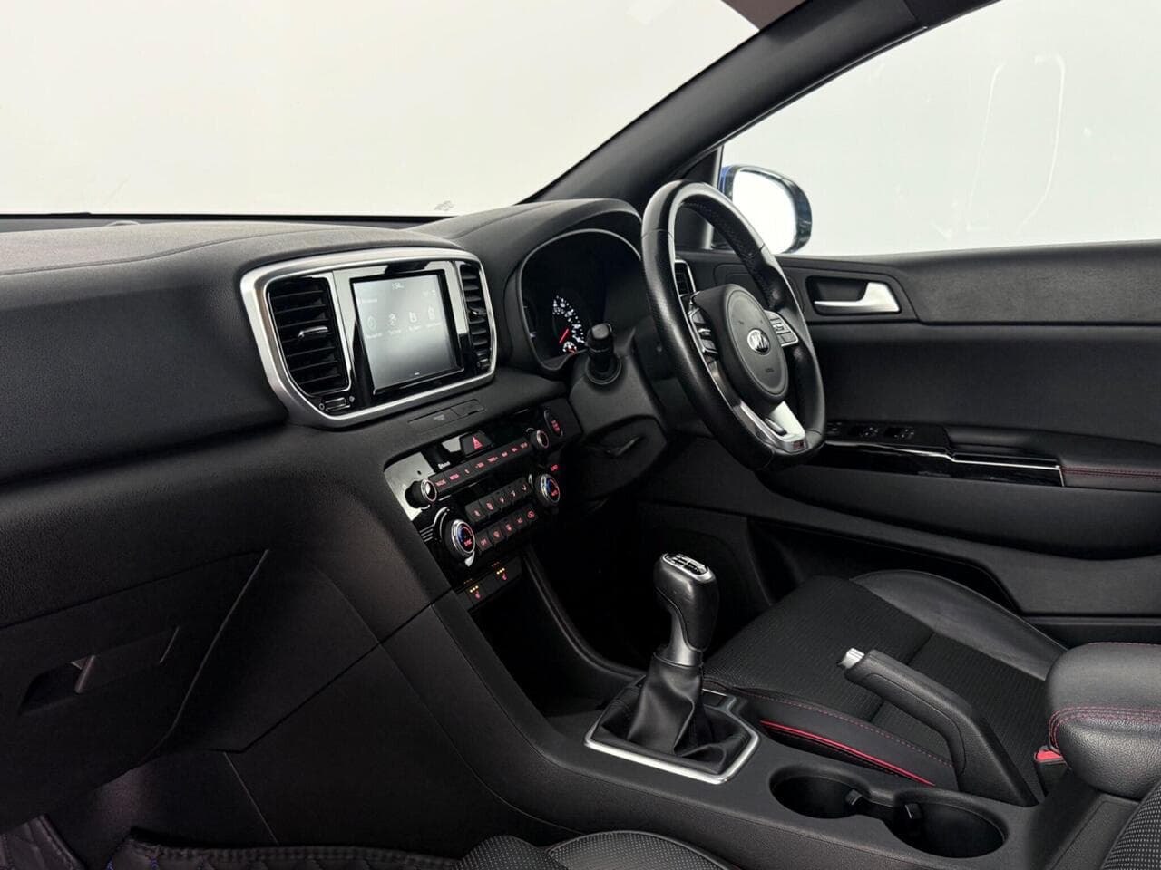 Kia Sportage thumbnail Interior Front