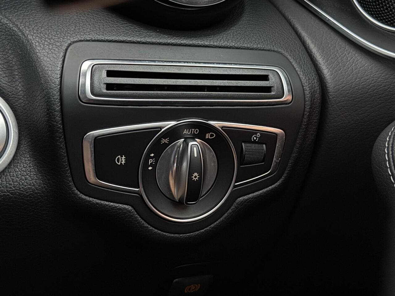 Mercedes-Benz GLC thumbnail Misc Controls