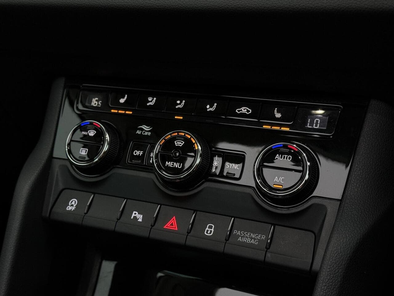 Skoda Karoq thumbnail Misc Controls
