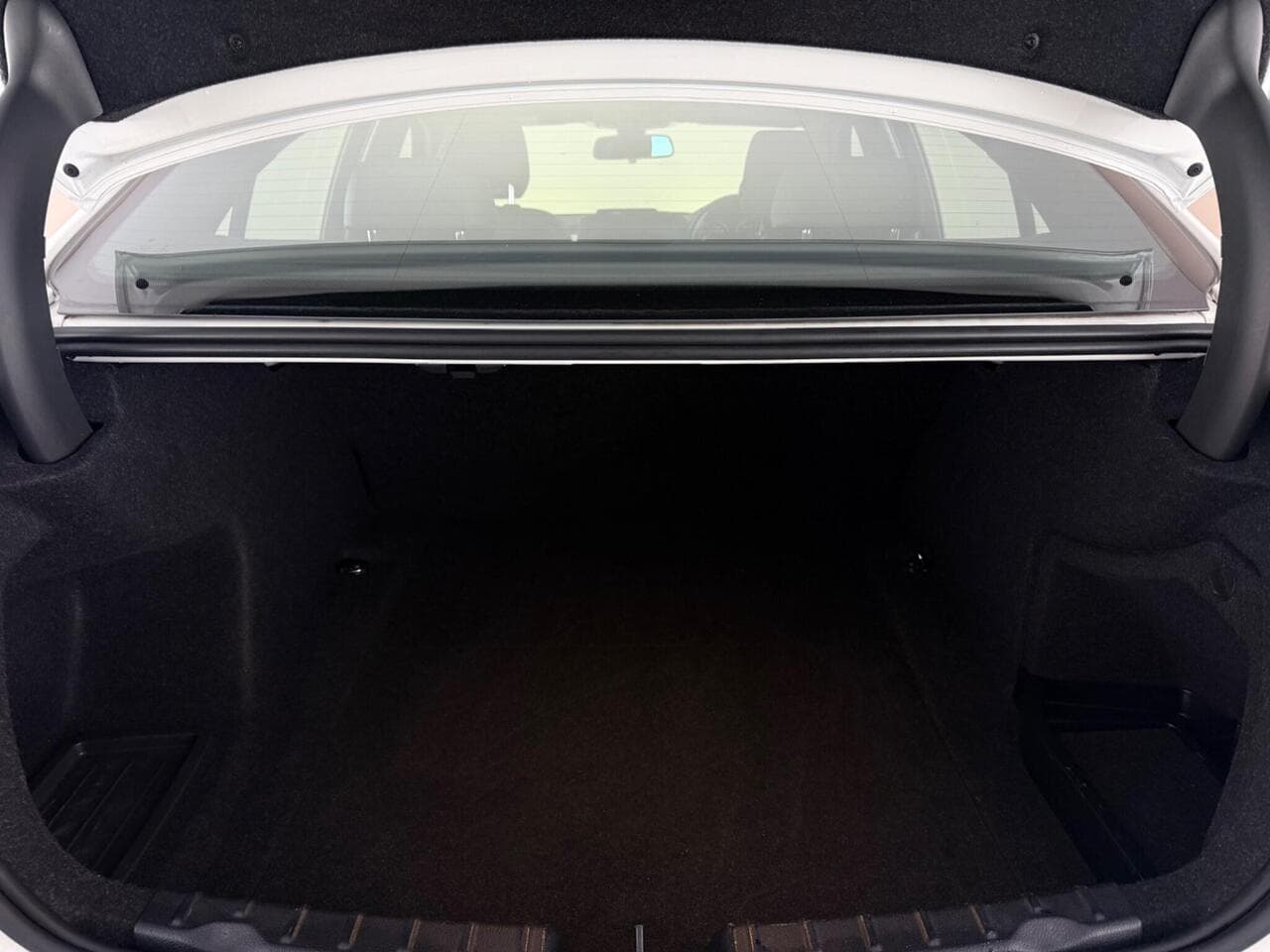 BMW 3 Series thumbnail Boot