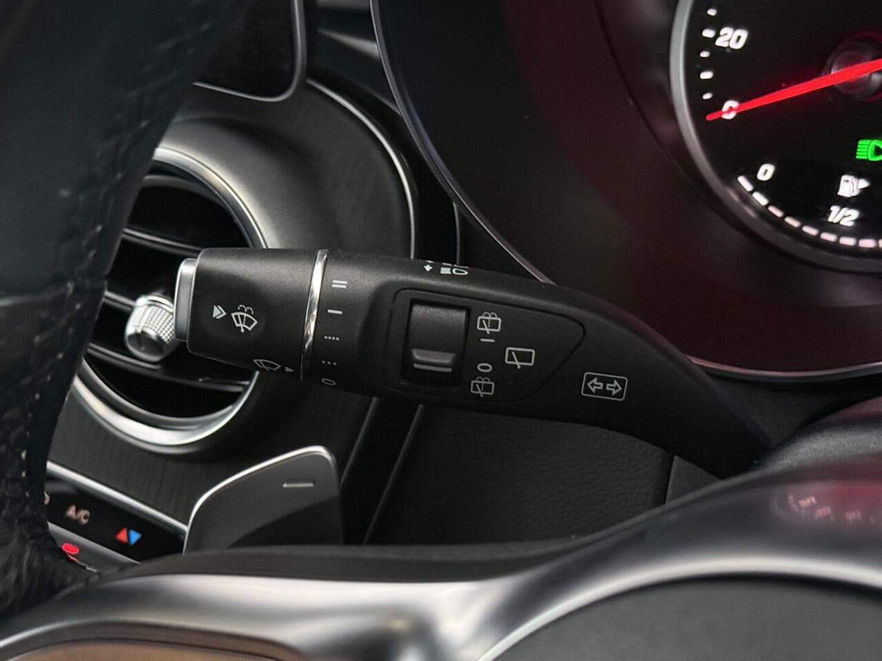 Mercedes-Benz GLC thumbnail Misc Controls