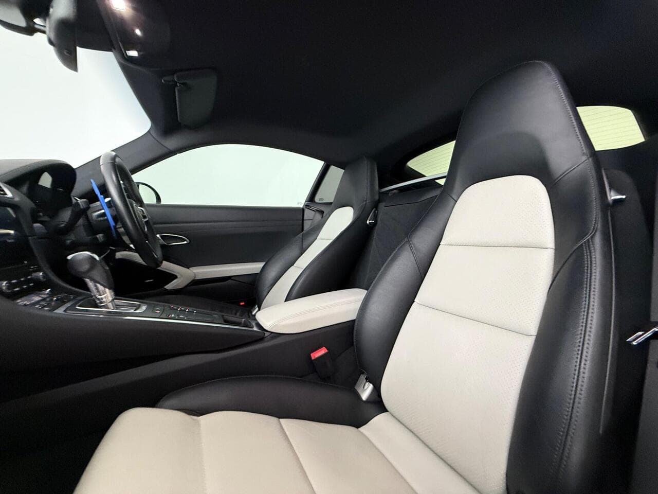 Porsche 718 Cayman thumbnail Seat Front Passenger