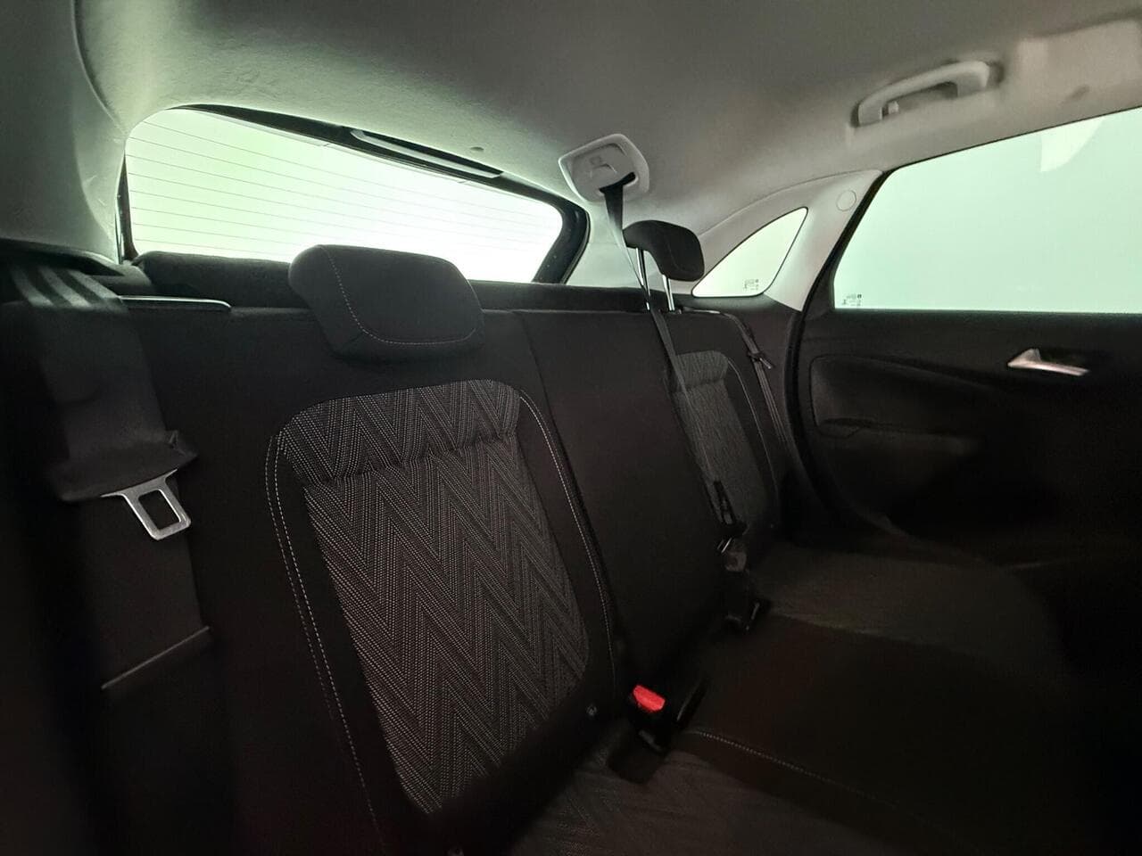 Vauxhall Crossland X thumbnail Seats Rear