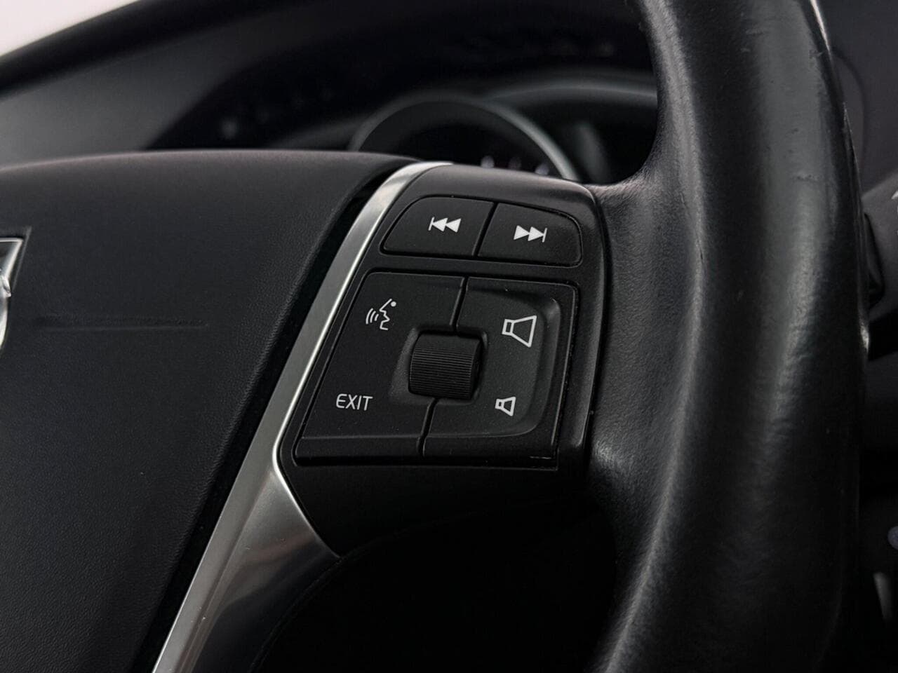 Volvo V40 thumbnail Misc Controls