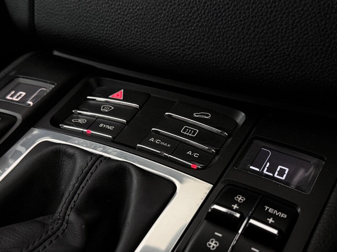 Porsche Macan thumbnail Misc Controls