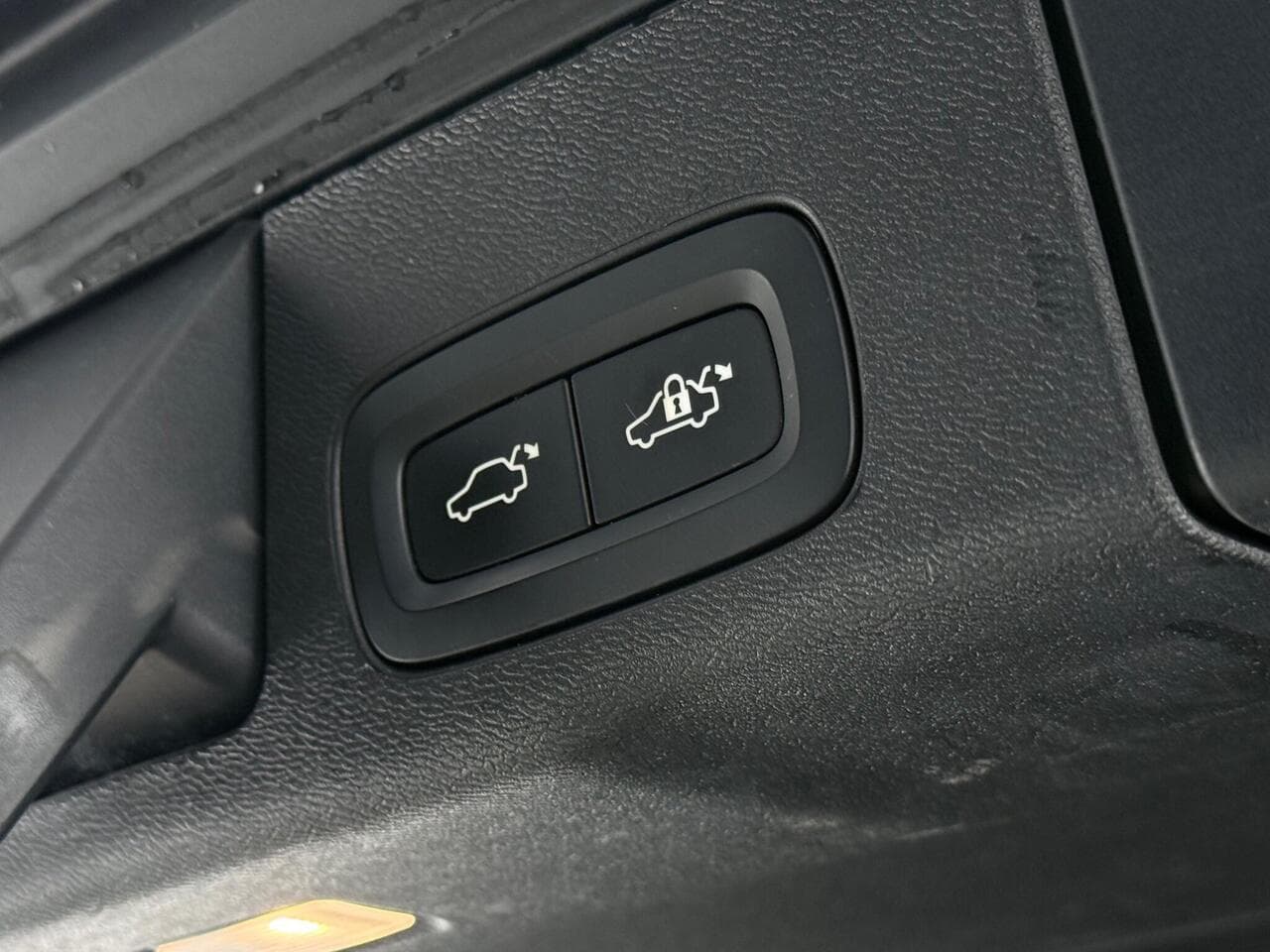 Volvo XC60 thumbnail Misc Controls