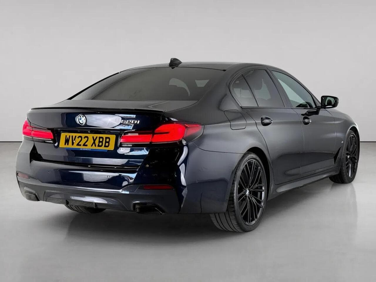 BMW 5 Series thumbnail Rear Right