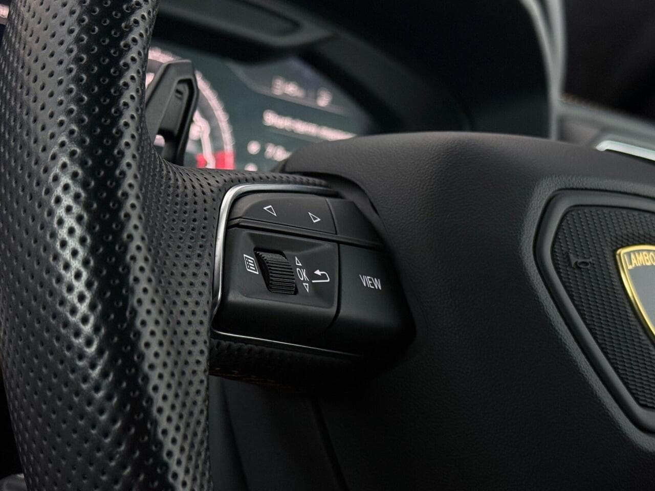 Lamborghini Urus thumbnail Misc Controls
