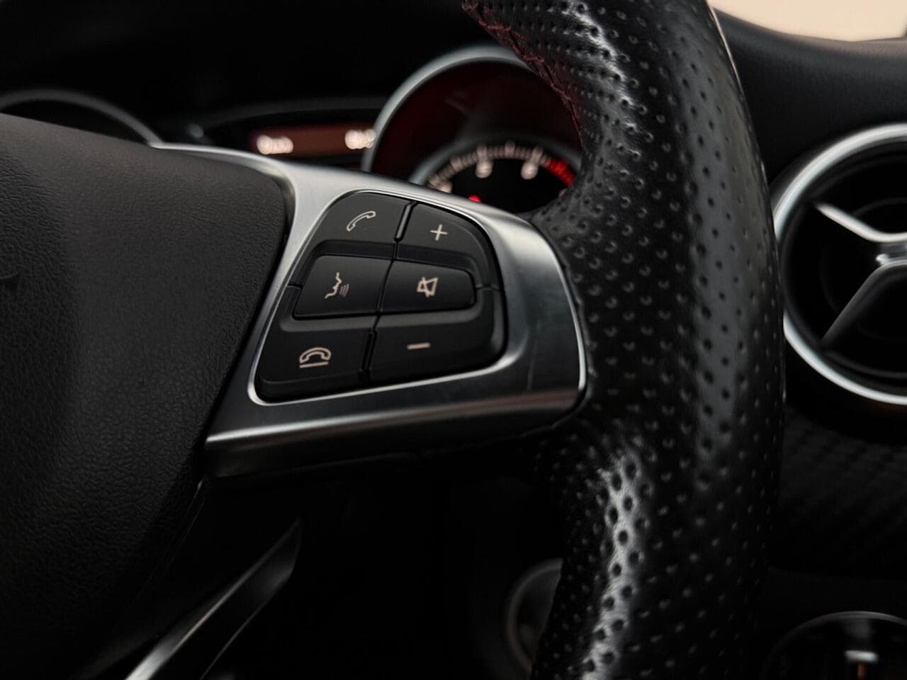 Mercedes-Benz A Class thumbnail Misc Controls