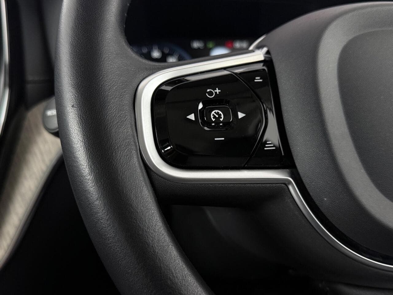 Volvo XC60 thumbnail Misc Controls