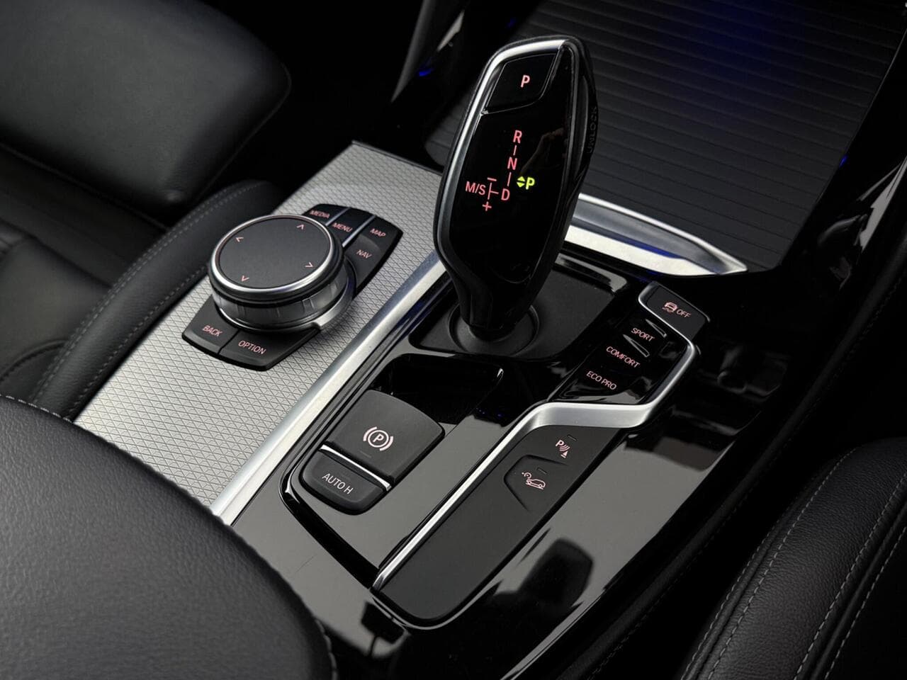 BMW X4 thumbnail Interior Front