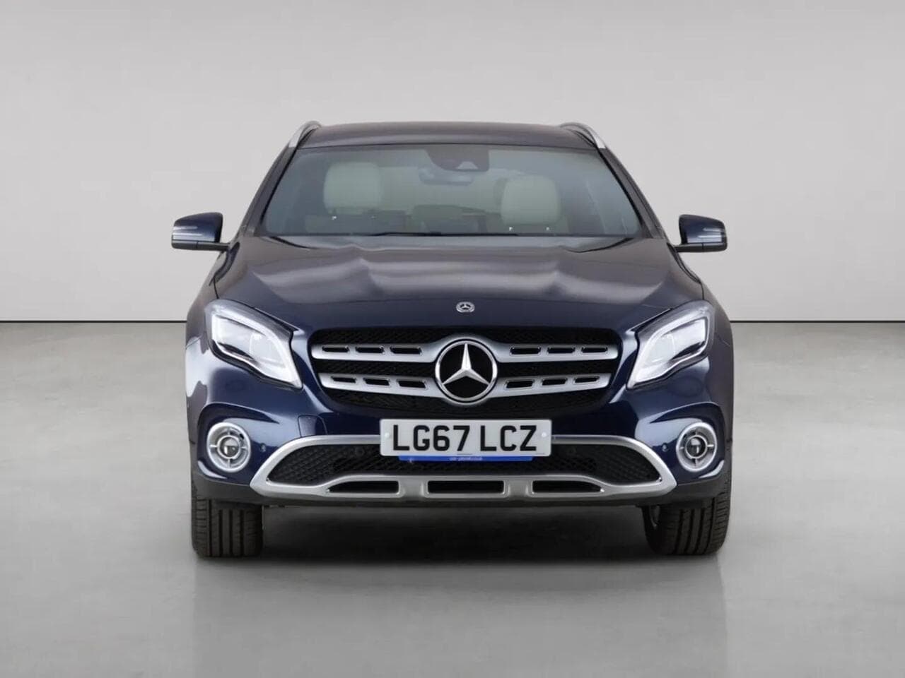 Mercedes-Benz GLA thumbnail Front