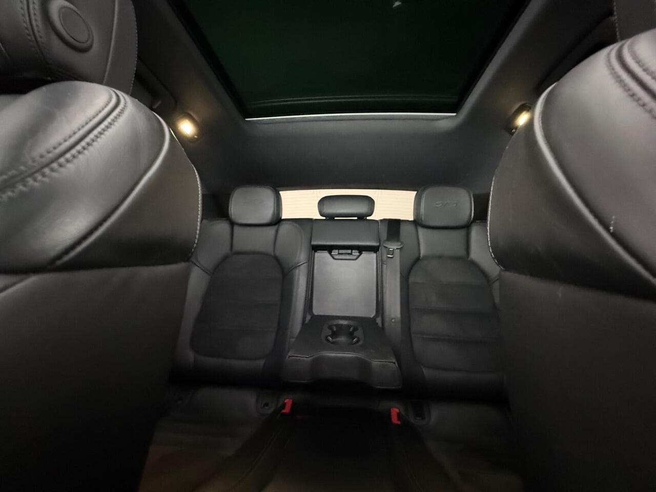 Porsche Macan thumbnail Seats Rear