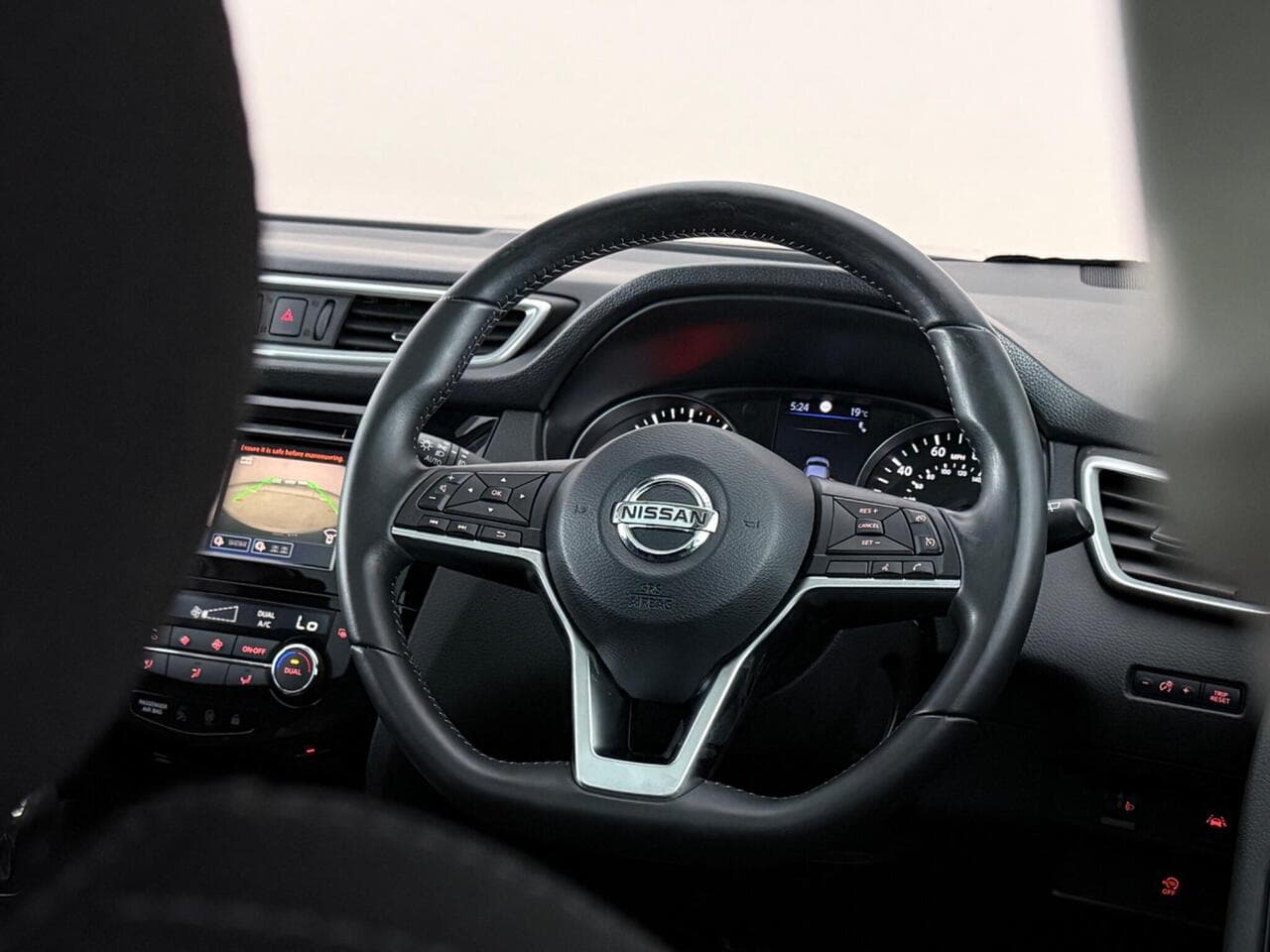 Nissan Qashqai thumbnail Steering Wheel