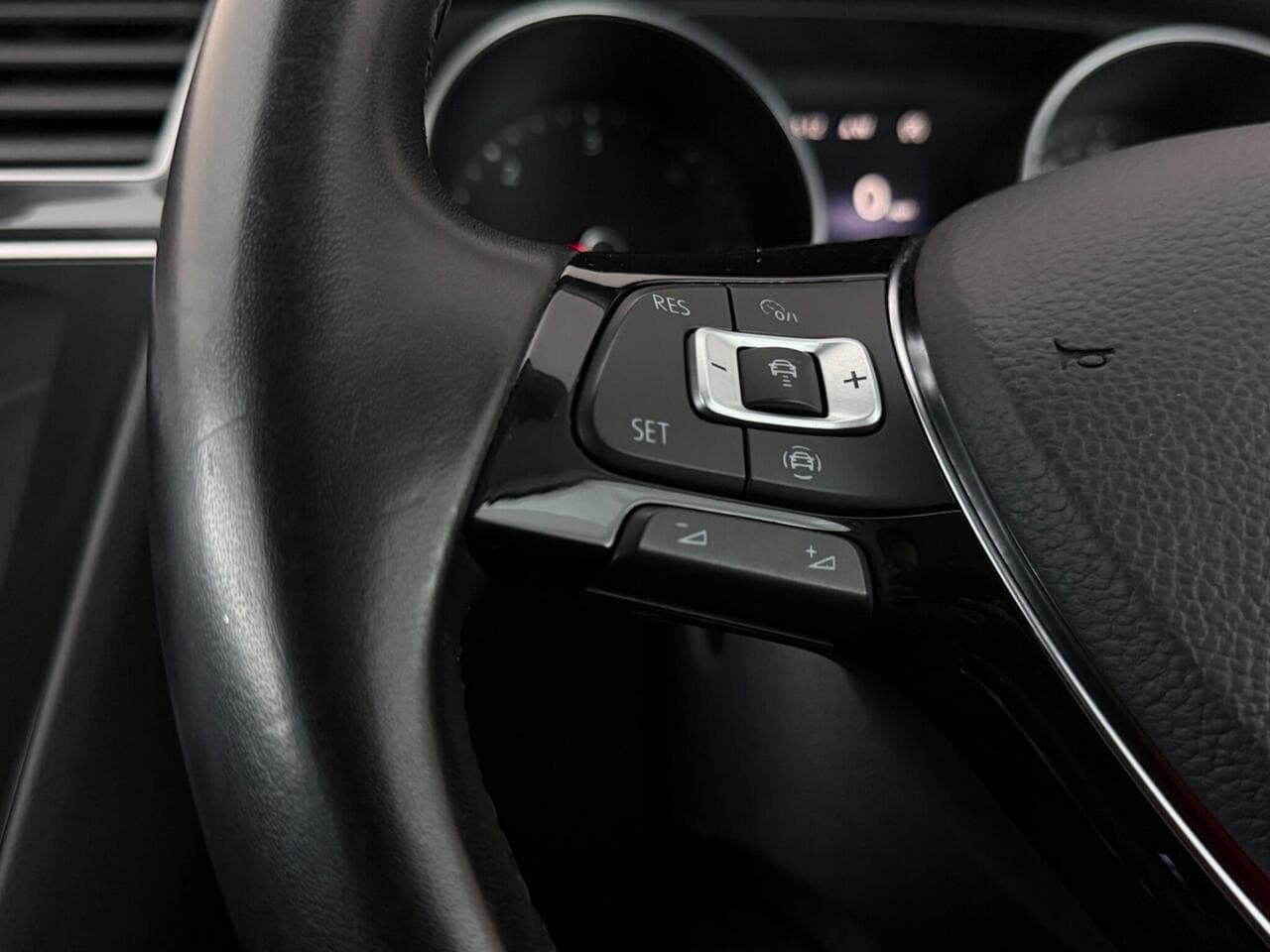 Volkswagen Tiguan thumbnail Misc Controls