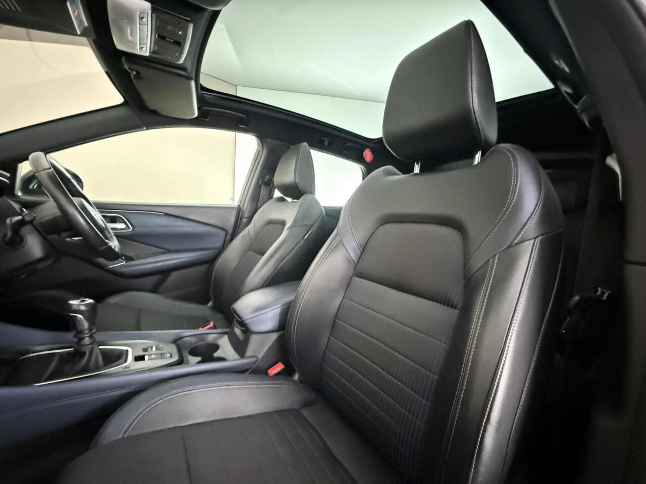 Nissan Qashqai thumbnail Seat Front Passenger