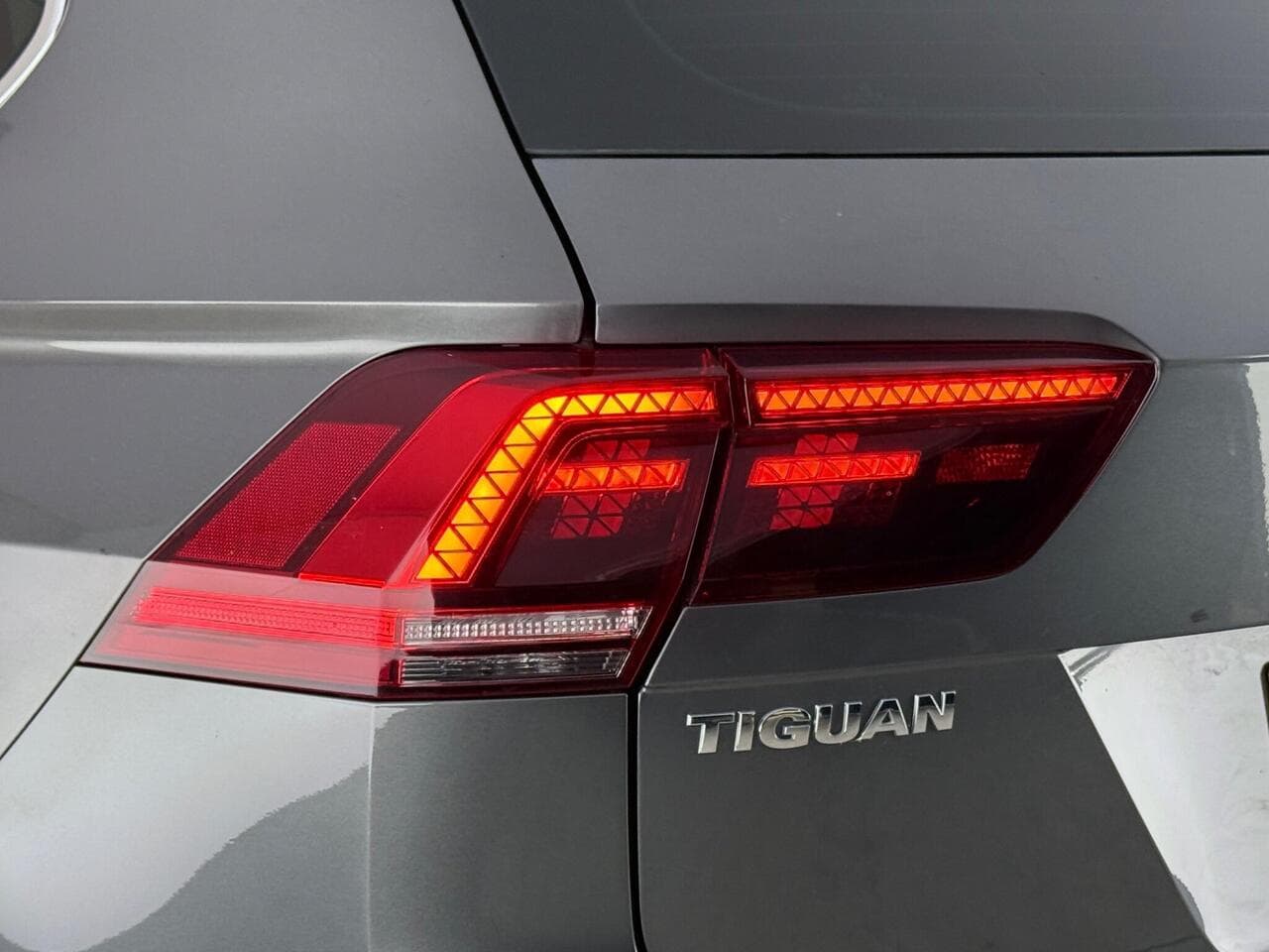 Volkswagen Tiguan thumbnail Lights Rear
