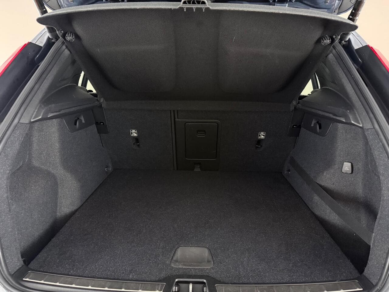 Volvo XC40 thumbnail Boot