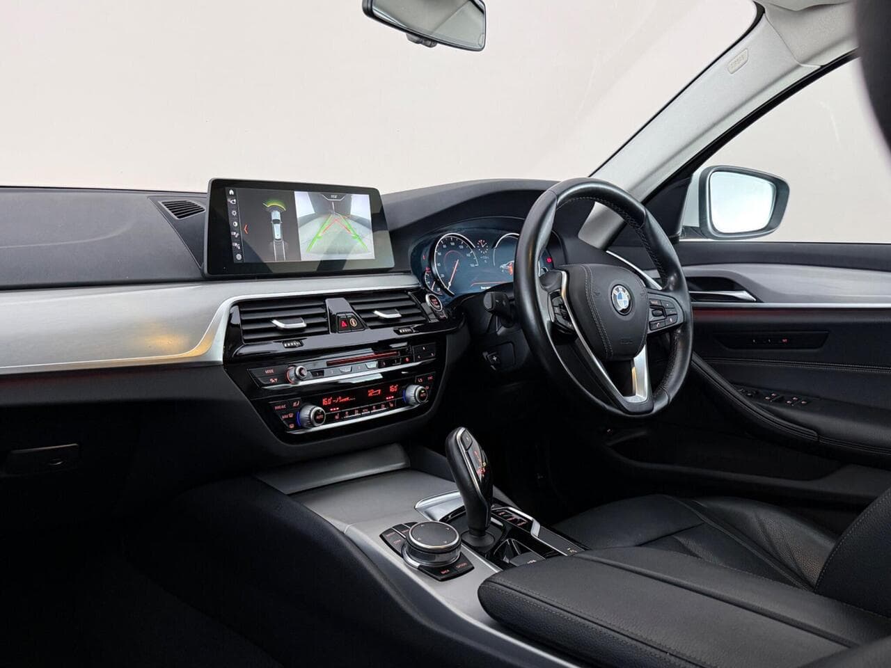 BMW 5 Series thumbnail Interior Front