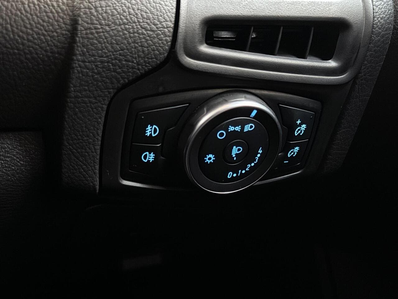 Ford Focus thumbnail Misc Controls