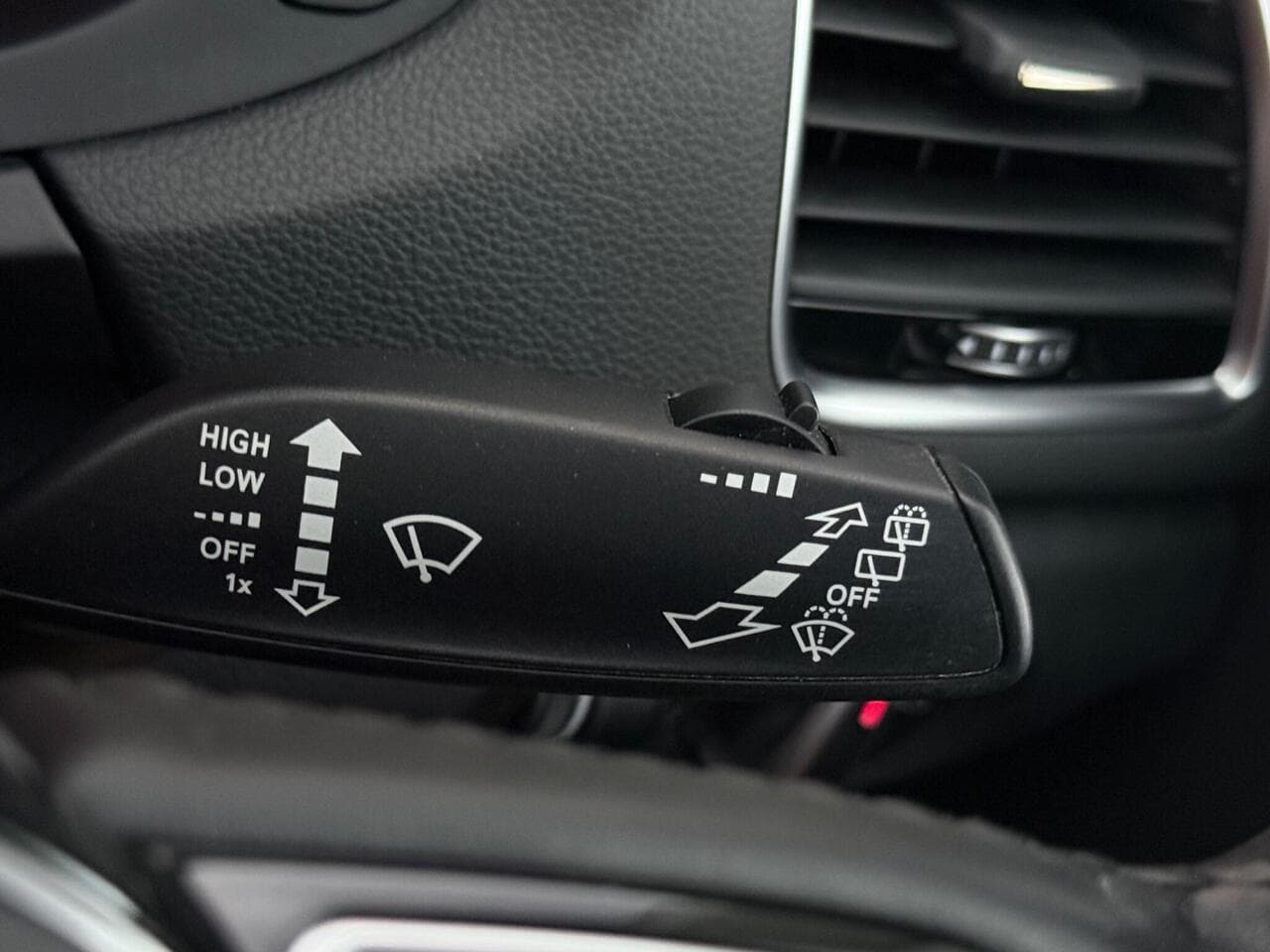 Audi Q3 thumbnail Misc Controls