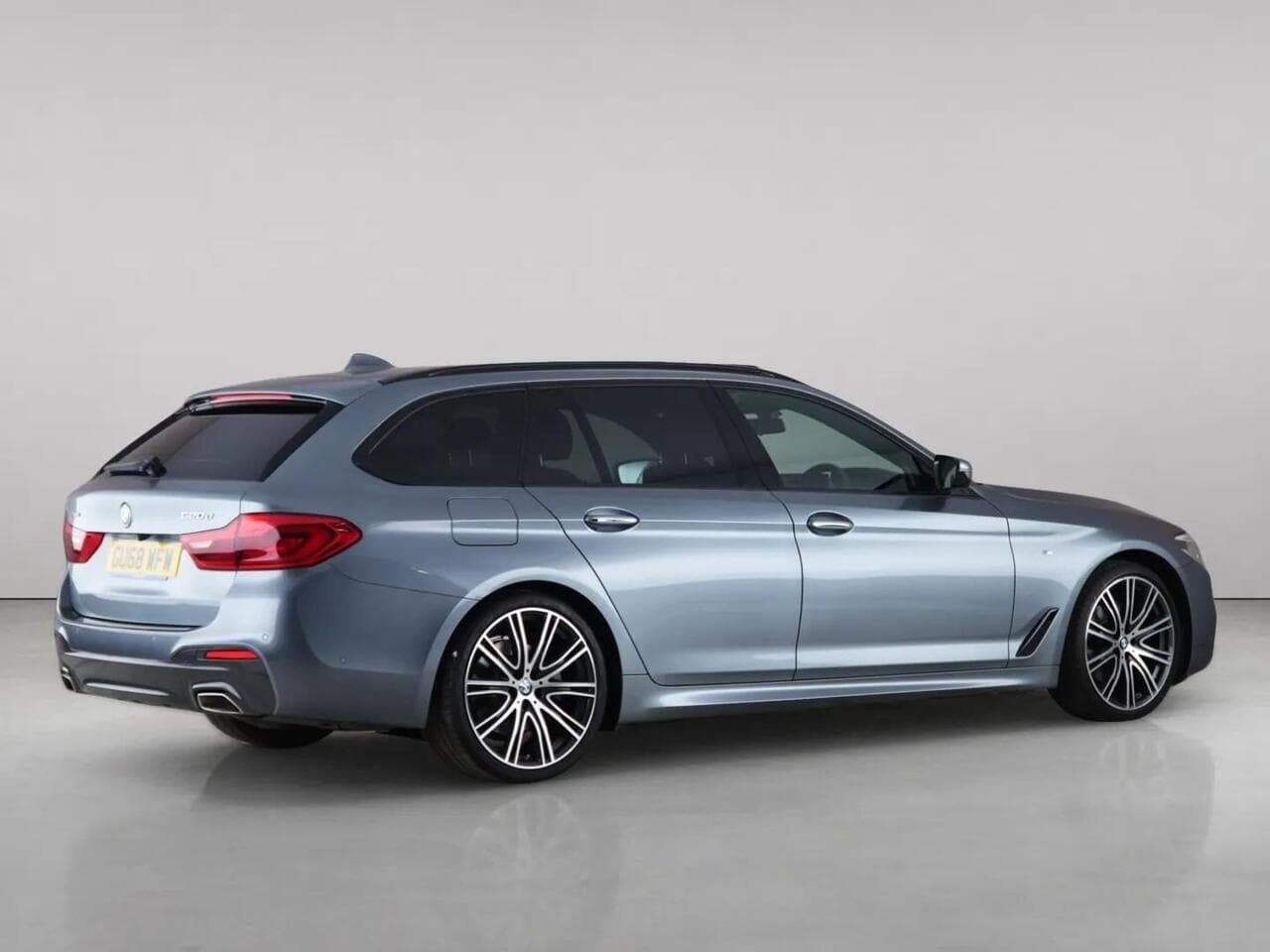 BMW 5 Series thumbnail Side Right