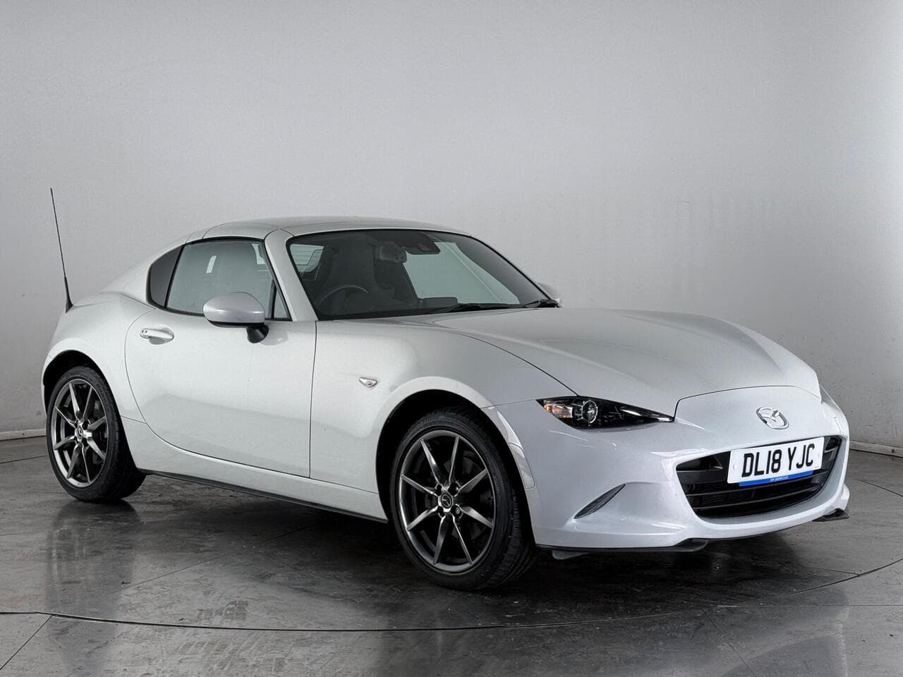 Mazda MX-5 RF thumbnail Front Right