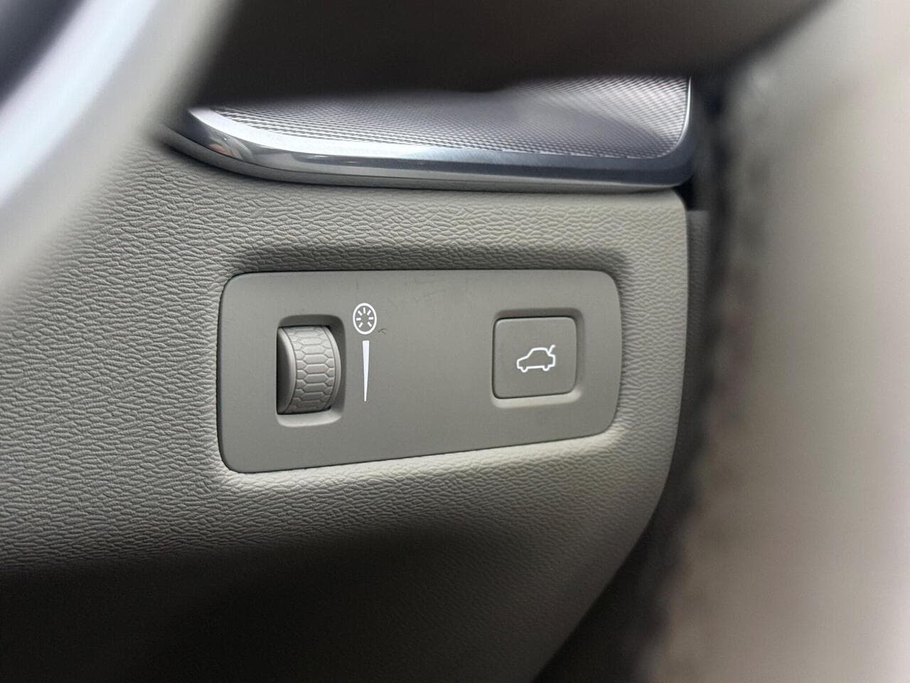 Volvo XC60 thumbnail Misc Controls