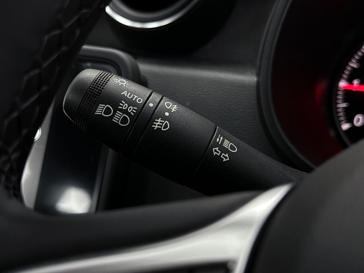 Dacia Duster thumbnail Misc Controls
