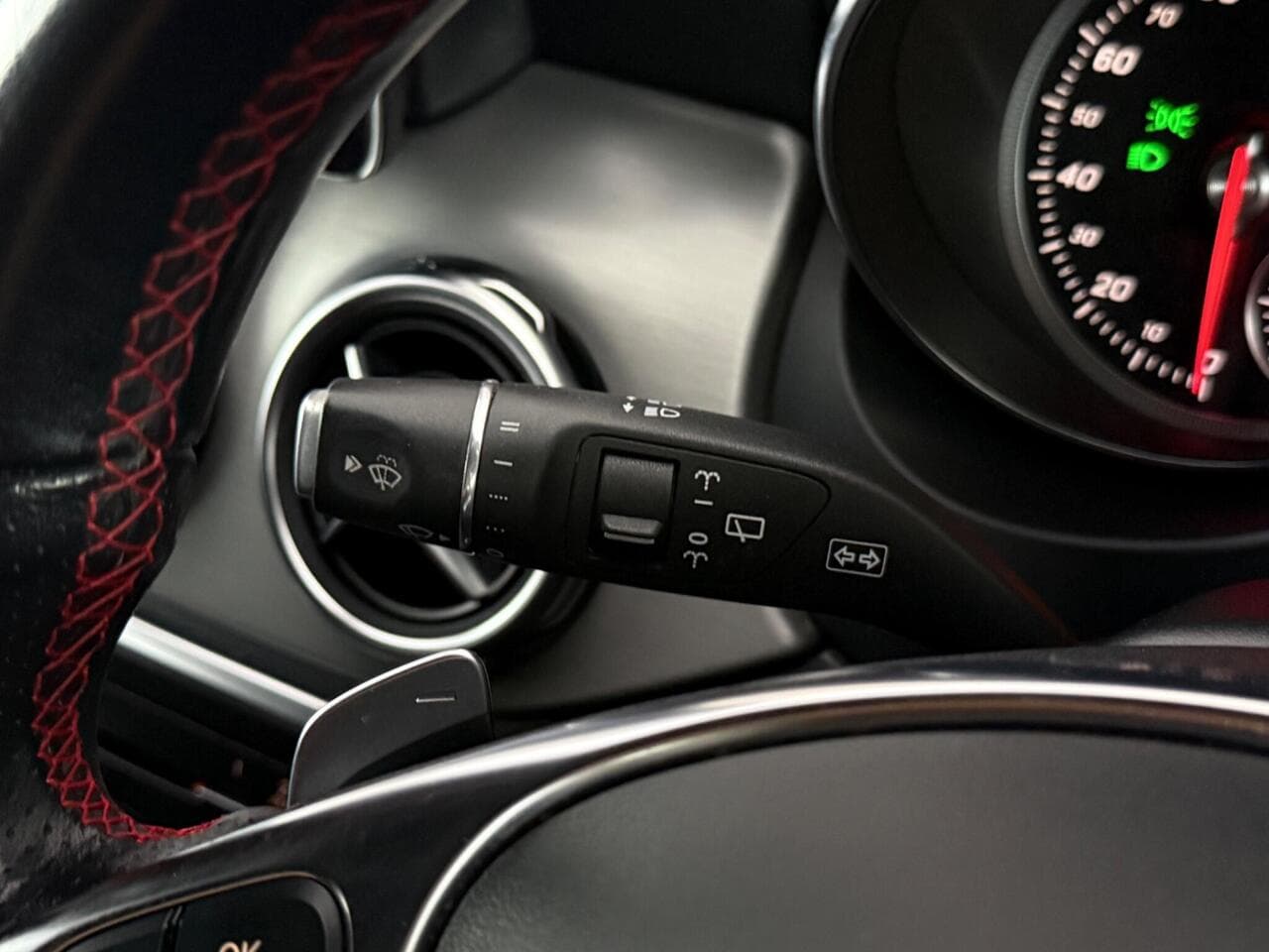 Mercedes-Benz GLA thumbnail Misc Controls