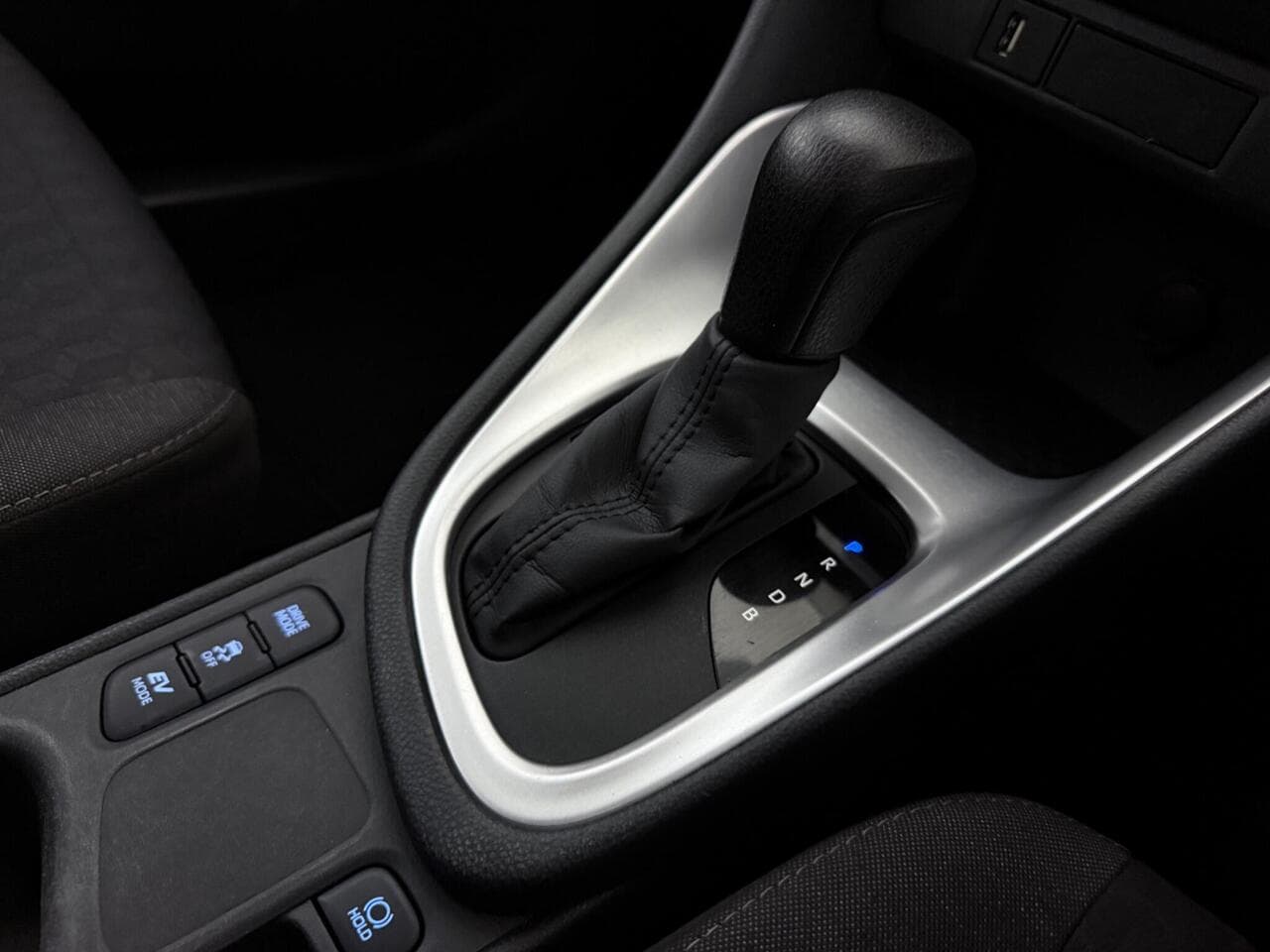 Toyota Yaris thumbnail Interior Front