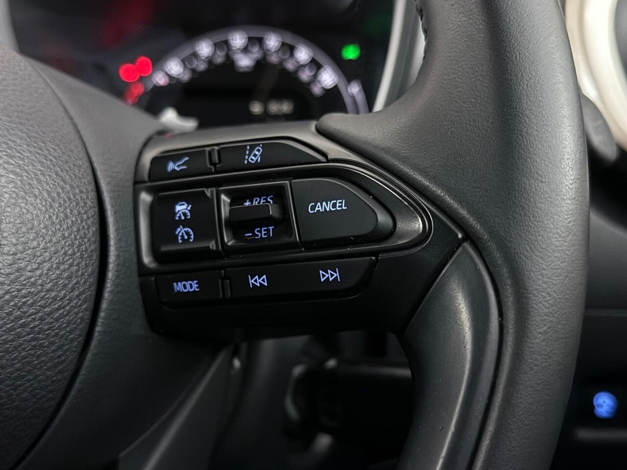 Toyota Aygo X thumbnail Misc Controls