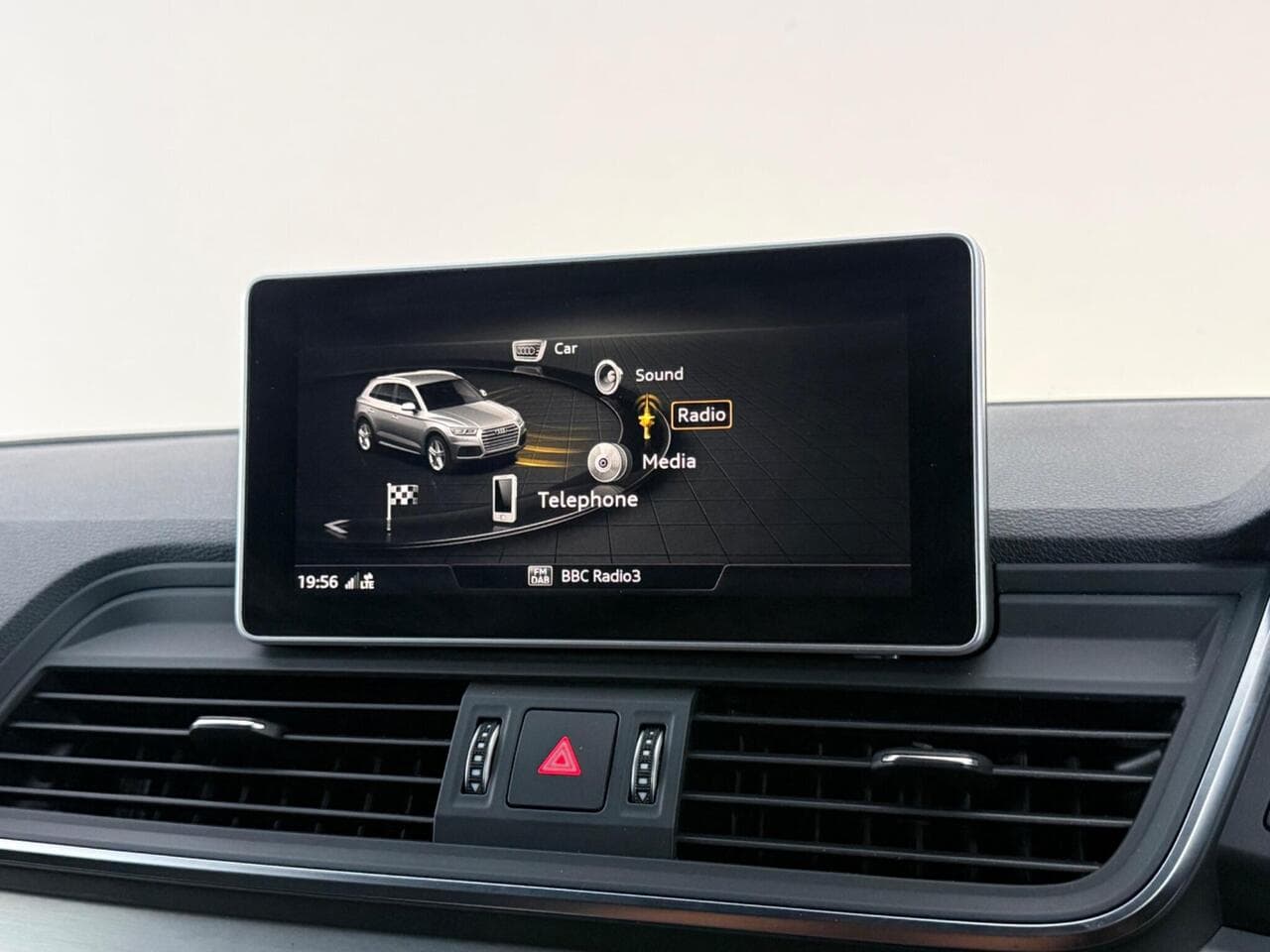 Audi Q5 thumbnail Infotainment System