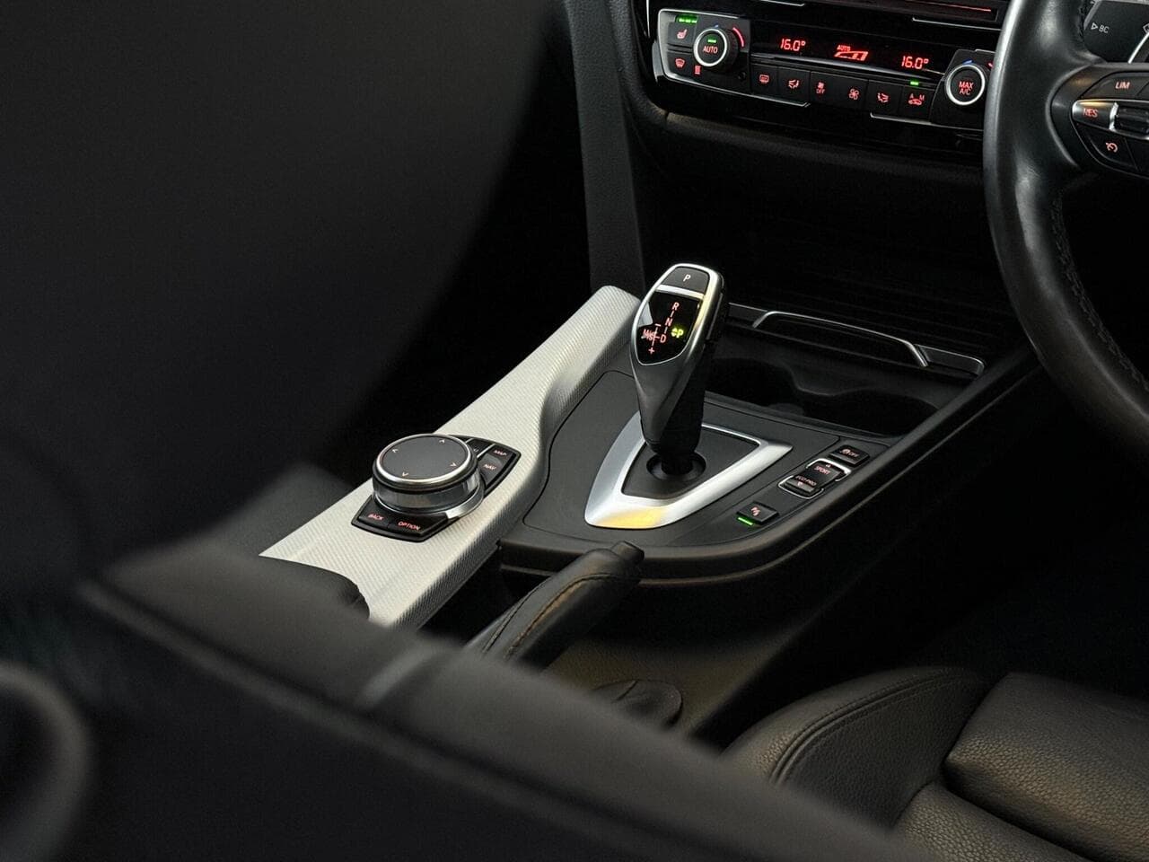 BMW 4 Series Gran Coupe thumbnail Interior Front