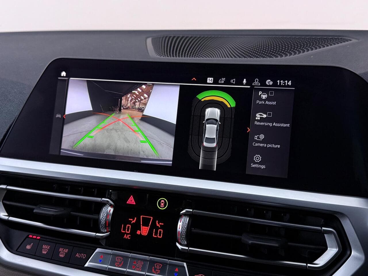 BMW 3 Series thumbnail Infotainment System