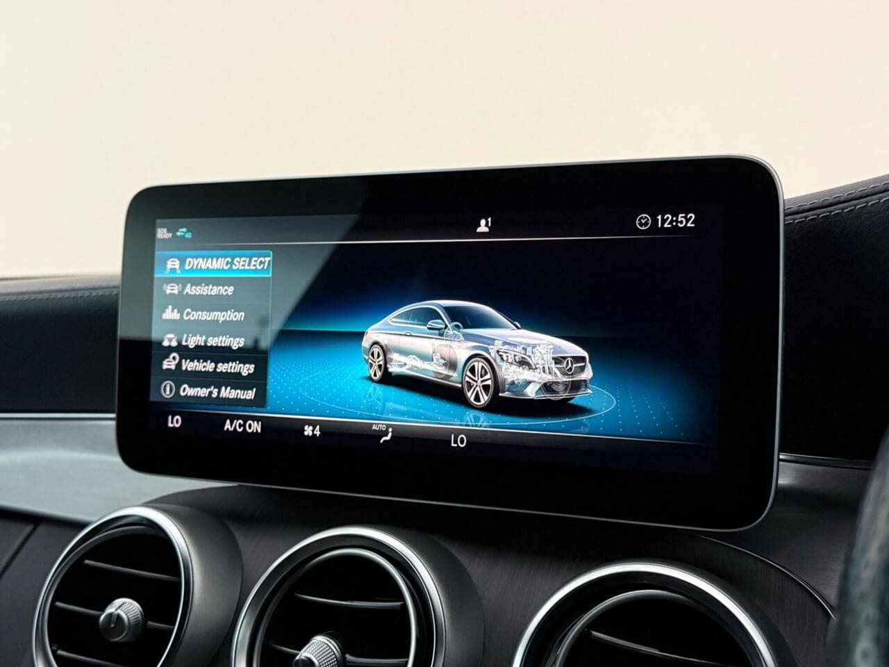 Mercedes-Benz C Class thumbnail Infotainment System