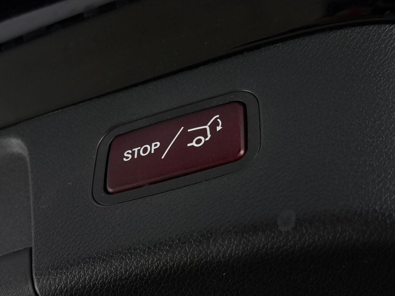 Mercedes-Benz GLA thumbnail Misc Controls