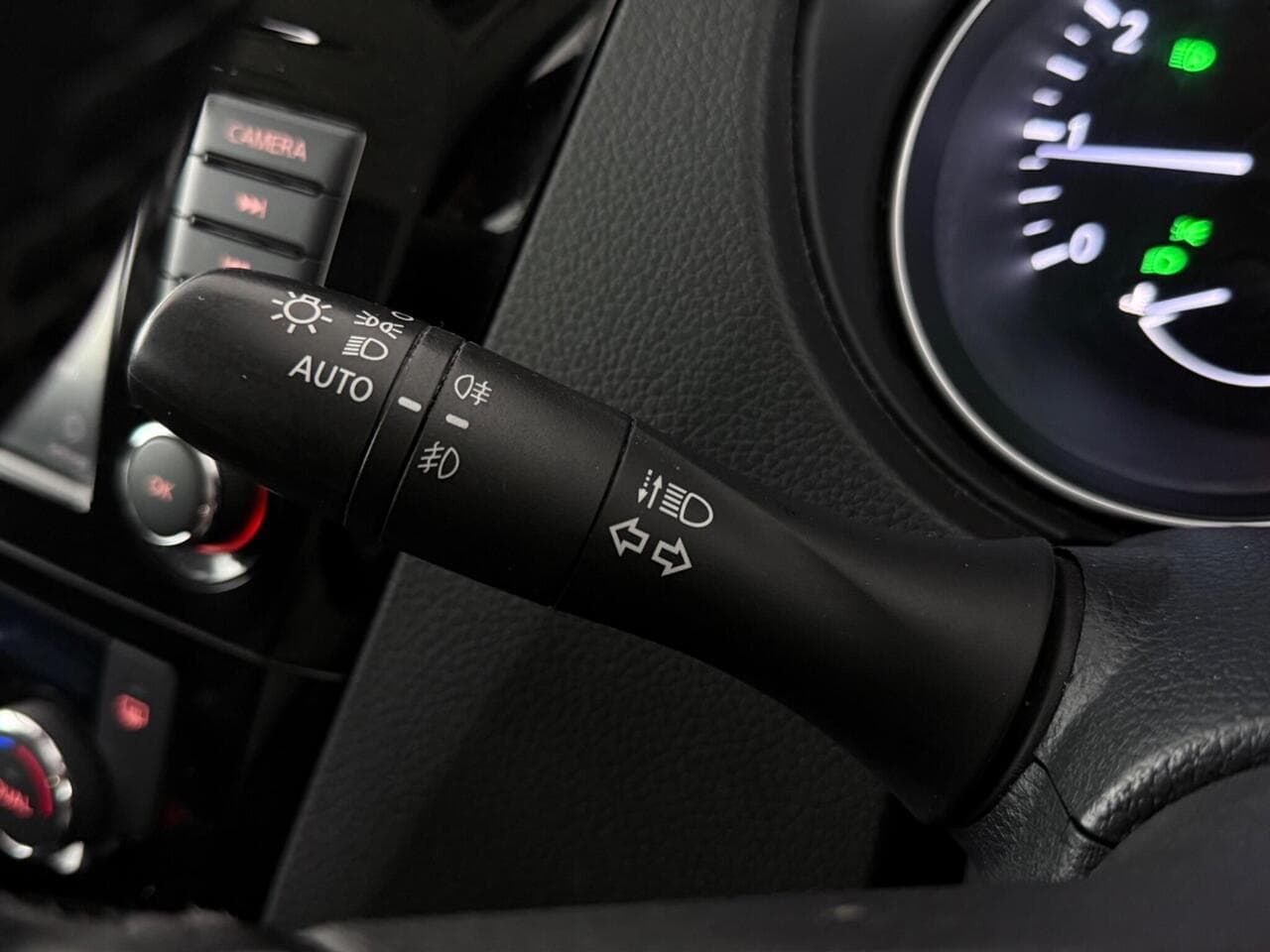 Nissan Qashqai thumbnail Misc Controls