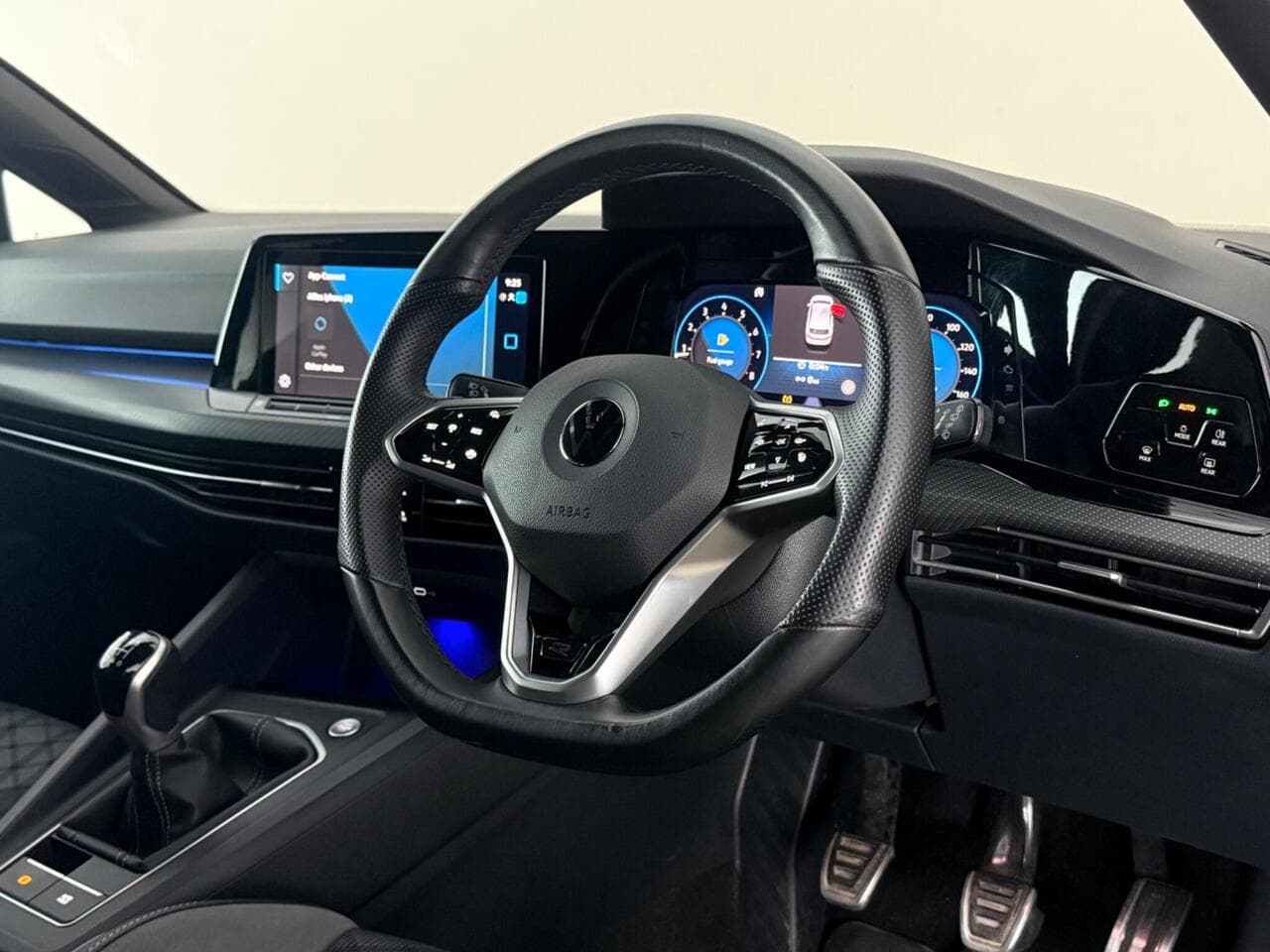 Volkswagen Golf thumbnail Steering Wheel