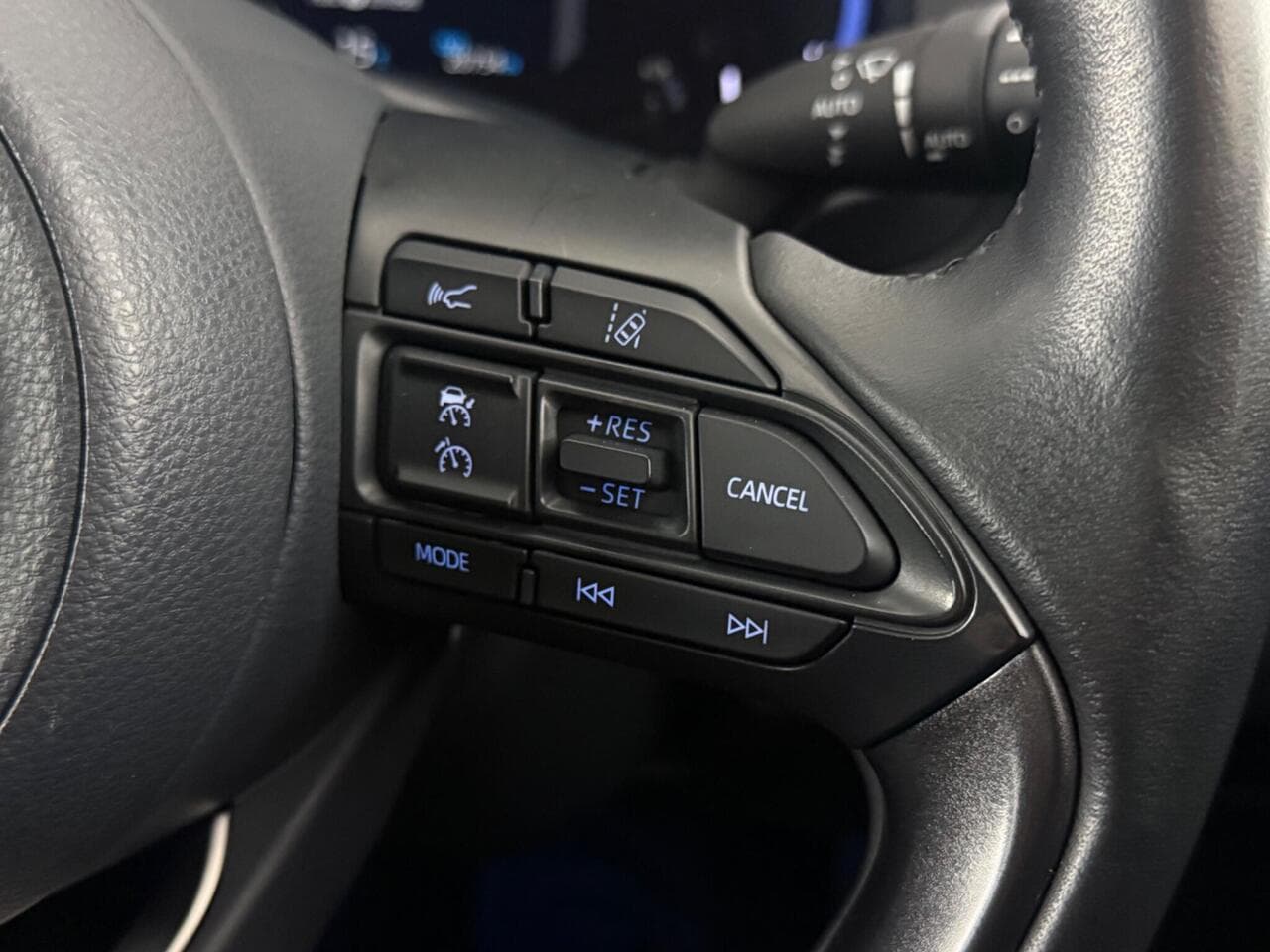 Toyota Yaris Cross thumbnail Misc Controls